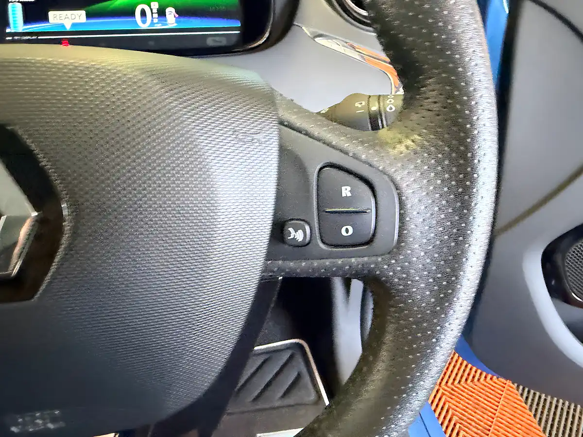 Used 2017 Renault Zoe Dynamique Nav Blue - Interior and Exterior details 13