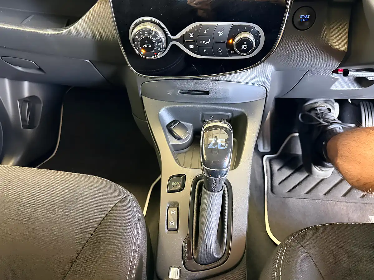 Used 2017 Renault Zoe Dynamique Nav Blue - Interior and Exterior details 15