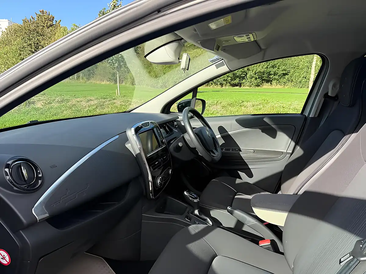 Used 2017 Renault Zoe Dynamique Nav Calico Grey - Interior and Exterior details 10