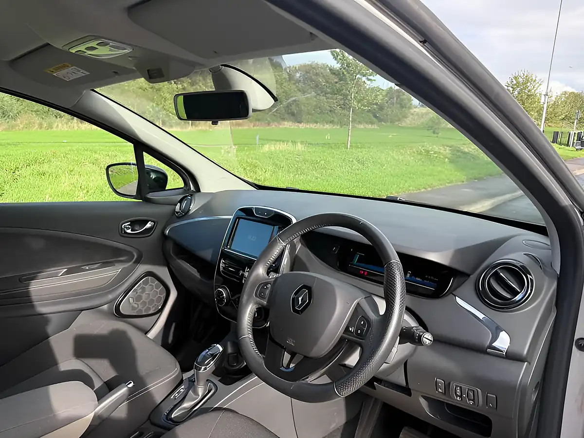 Used 2017 Renault Zoe Dynamique Nav Calico Grey - Interior and Exterior details 13