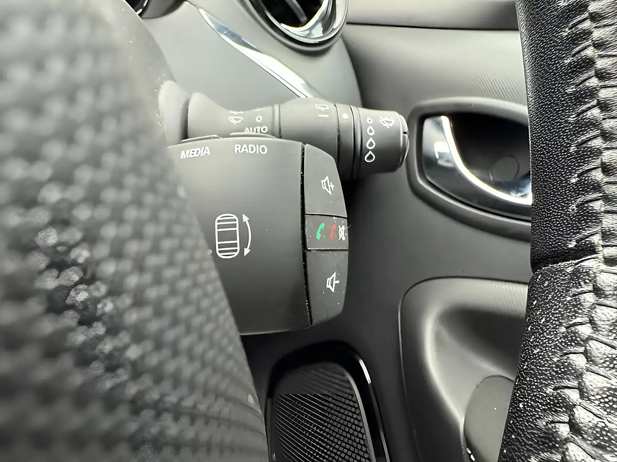 Used 2017 Renault Zoe Dynamique Nav Calico Grey - Interior and Exterior details 18
