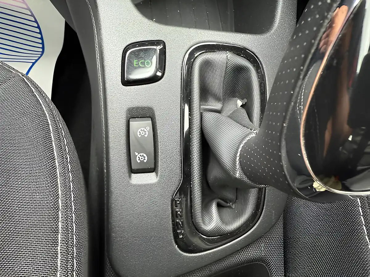 Used 2017 Renault Zoe Dynamique Nav Calico Grey - Interior and Exterior details 19