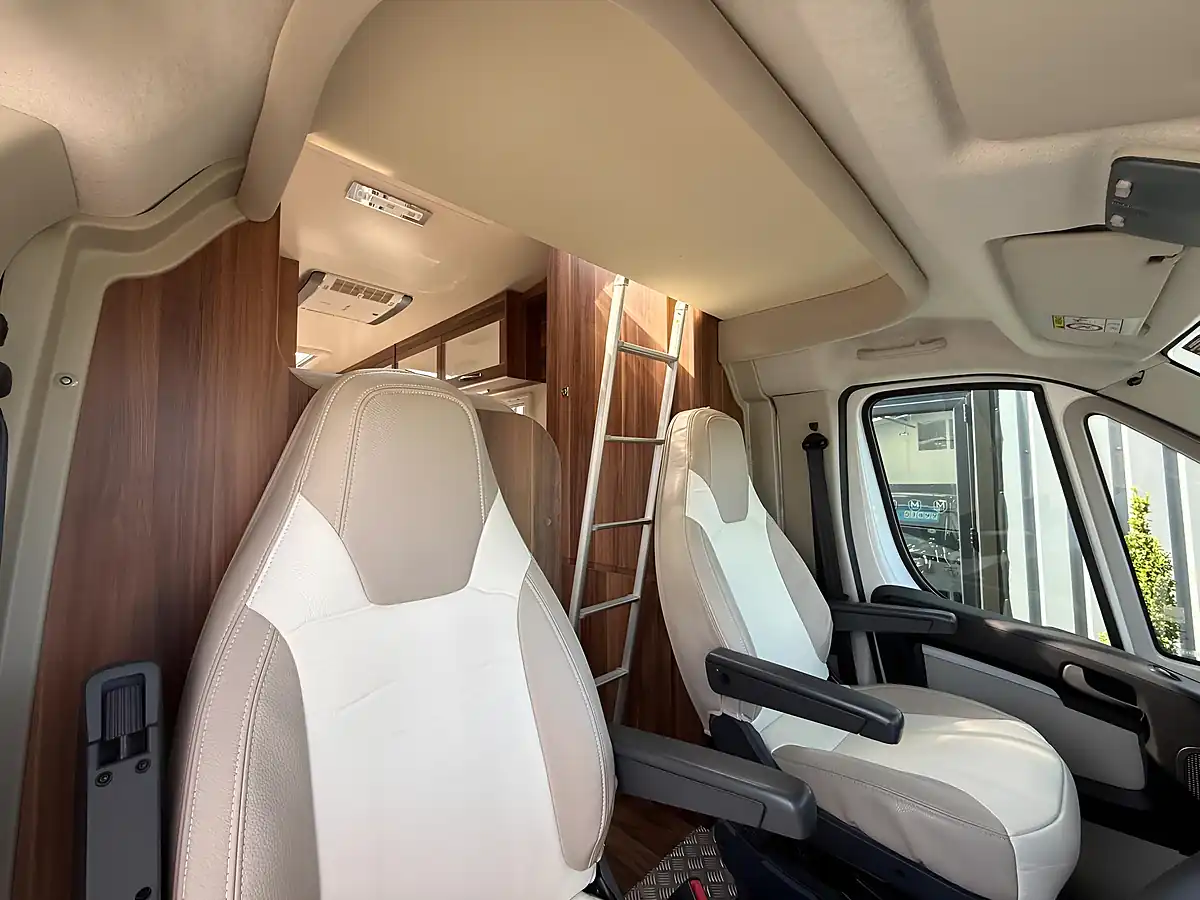 Used 2017 Roller Team Auto-Roller 746 White - Interior and Exterior details 16