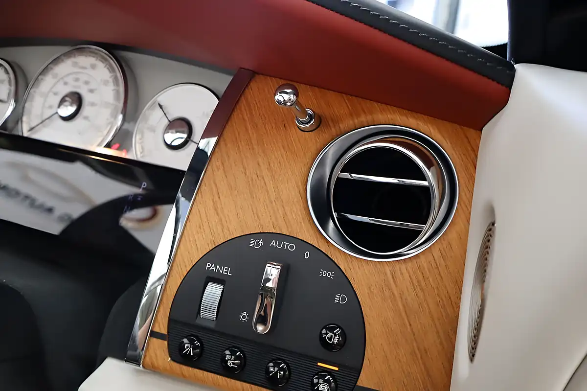 Used 2017 Rolls-Royce Dawn Convertible Red - Interior and Exterior details 3