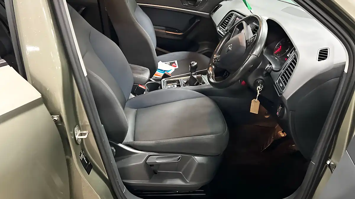 Used 2017 SEAT Ateca Se Green - Interior and Exterior details 9