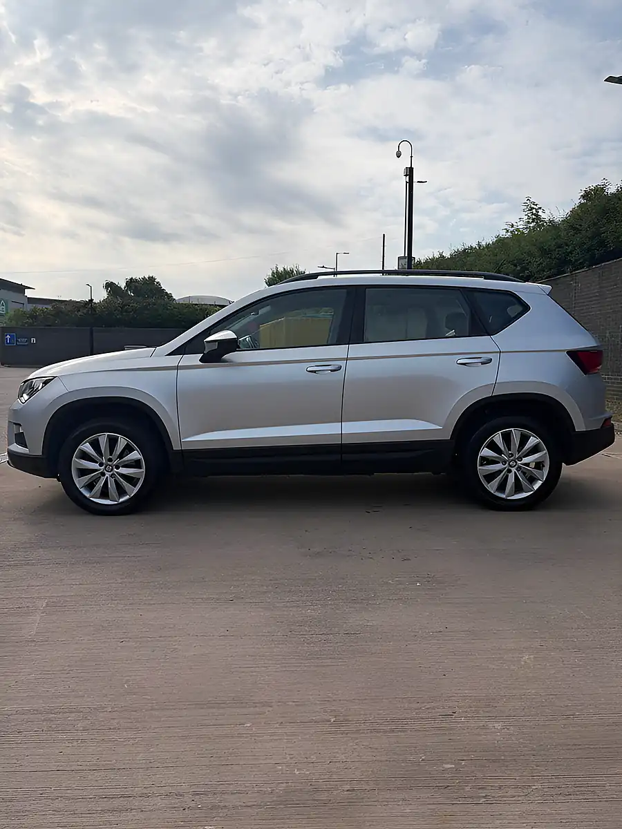 Used 2017 SEAT Ateca Se Silver - Interior and Exterior details 12