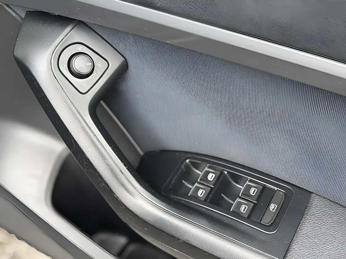 Used 2017 SEAT Ateca Se Technology Black - Interior and Exterior details 12