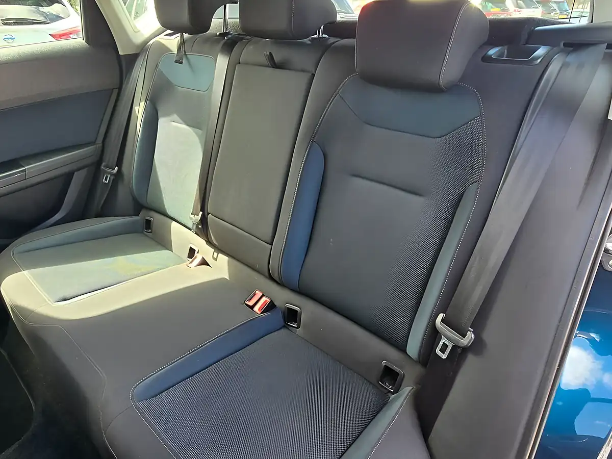 Used 2017 SEAT Ateca Se Technology Blue - Interior and Exterior details 12