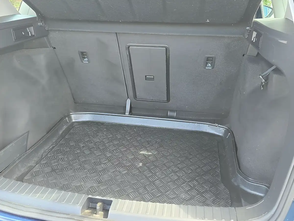 Used 2017 SEAT Ateca Se Technology Blue - Interior and Exterior details 9
