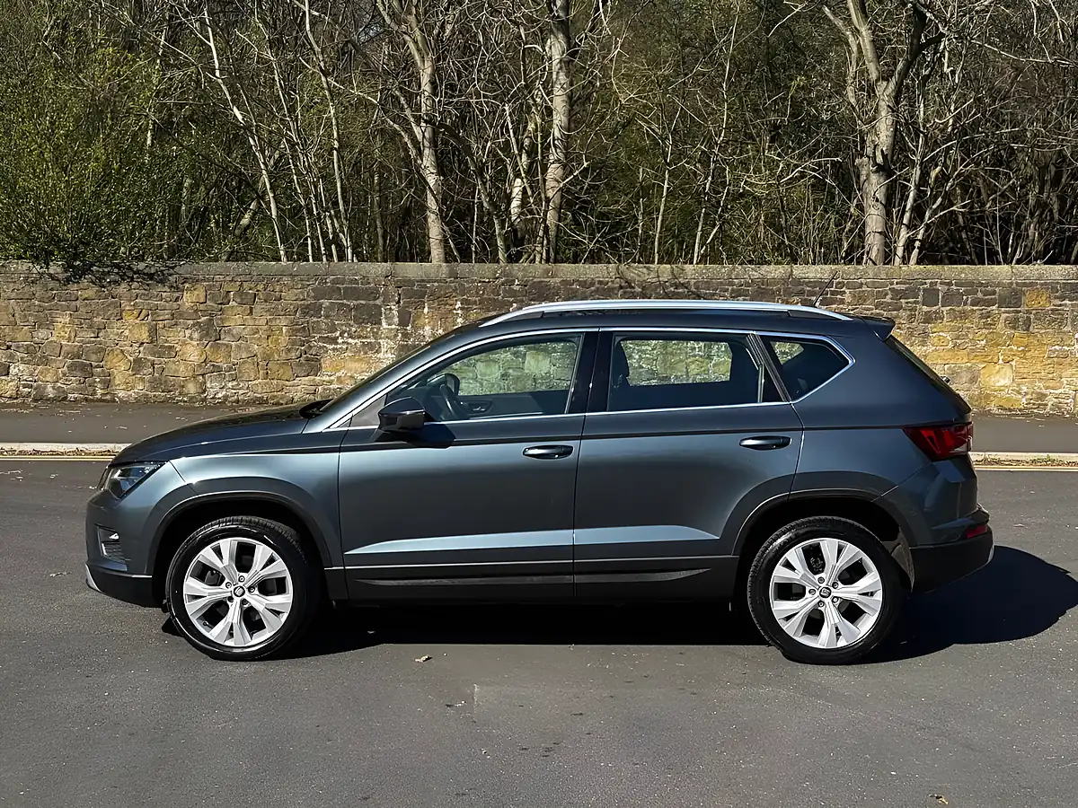 Used 2017 SEAT Ateca Se Technology Grey - Interior and Exterior details 3