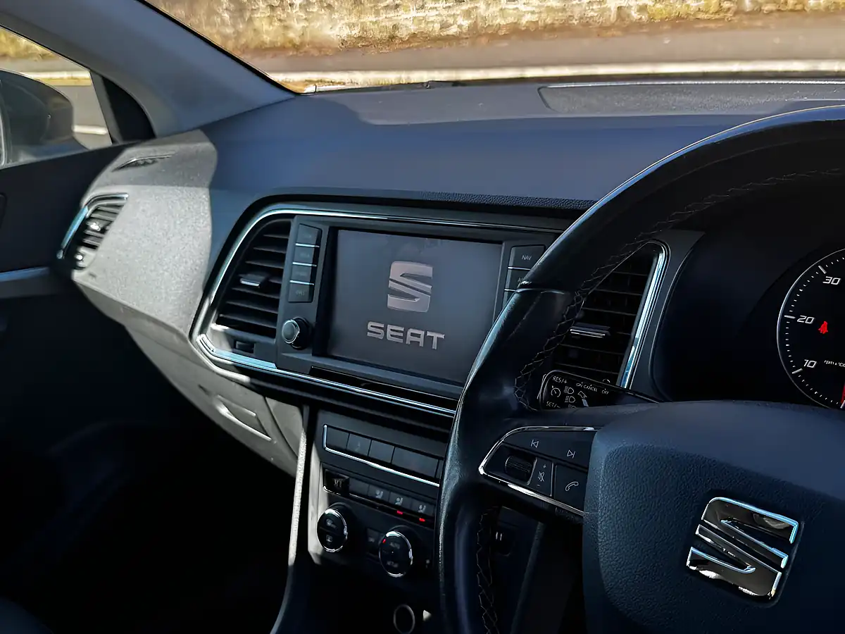 Used 2017 SEAT Ateca Se Technology Grey - Interior and Exterior details 6