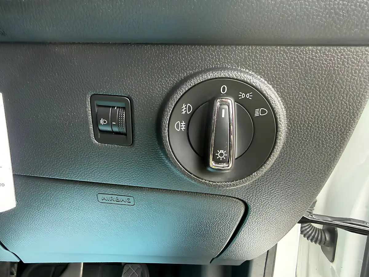 Used 2017 SEAT Ateca Se White - Interior and Exterior details 18