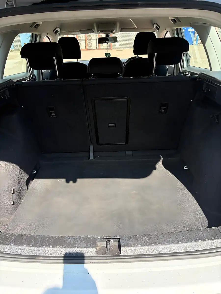 Used 2017 SEAT Ateca Se White - Interior and Exterior details 9