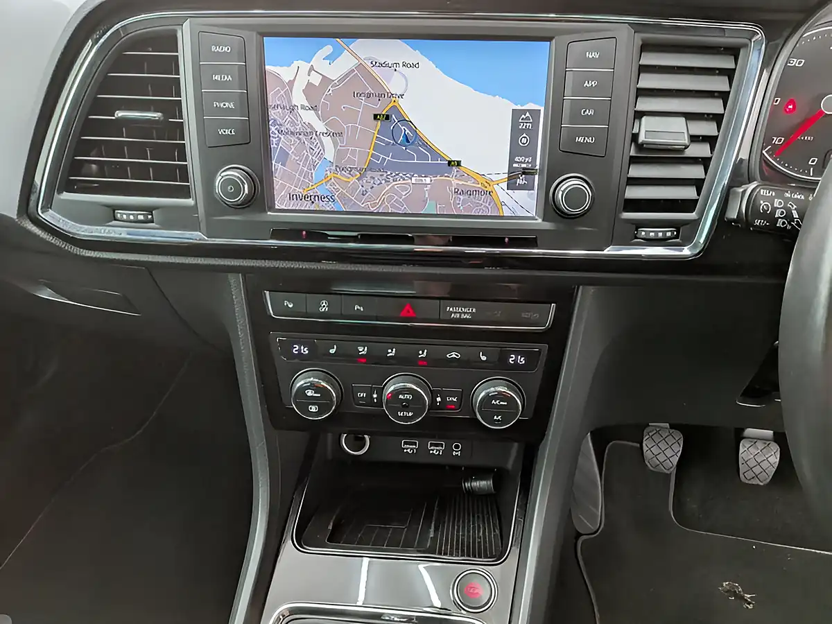 Used 2017 SEAT Ateca Xcellence 4Drive Silver - Interior and Exterior details 12