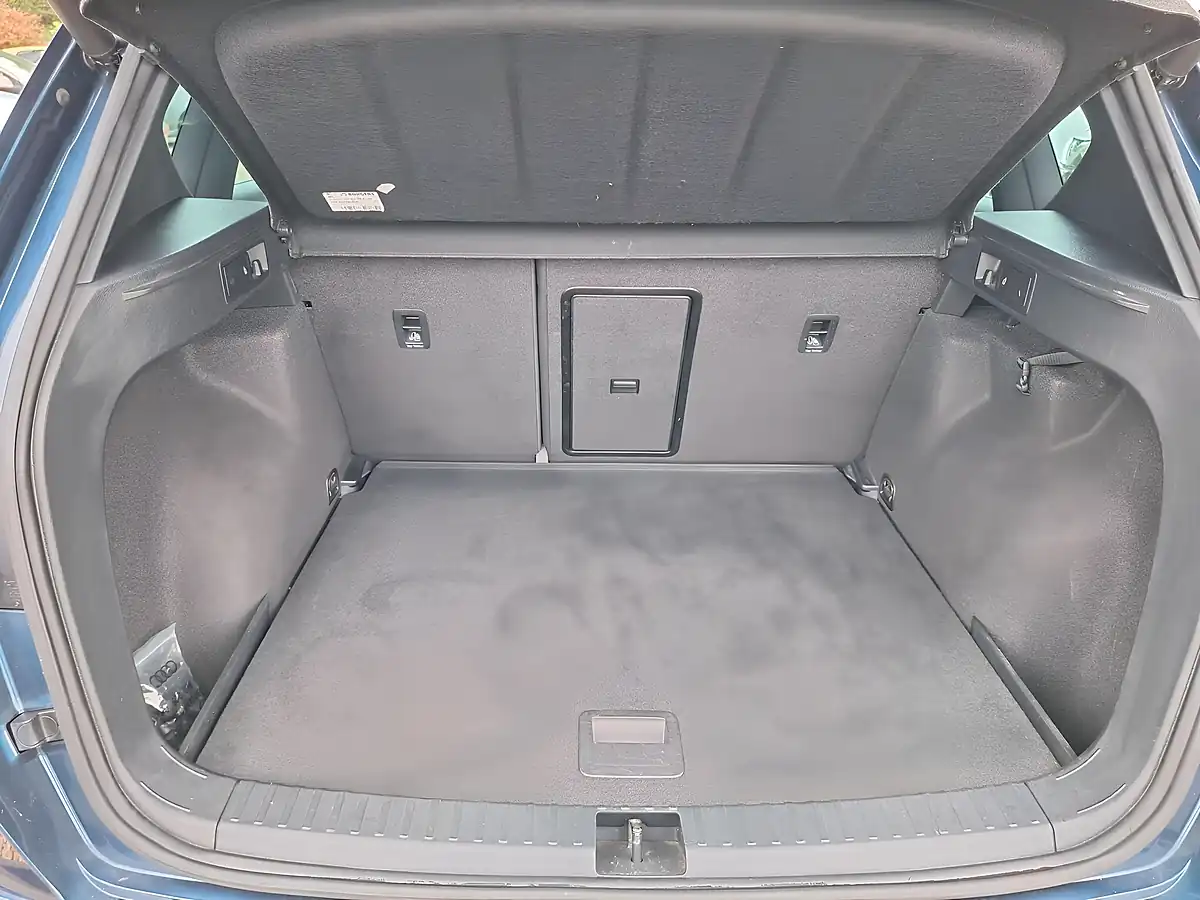 Used 2017 SEAT Ateca Xcellence Blue - Interior and Exterior details 13