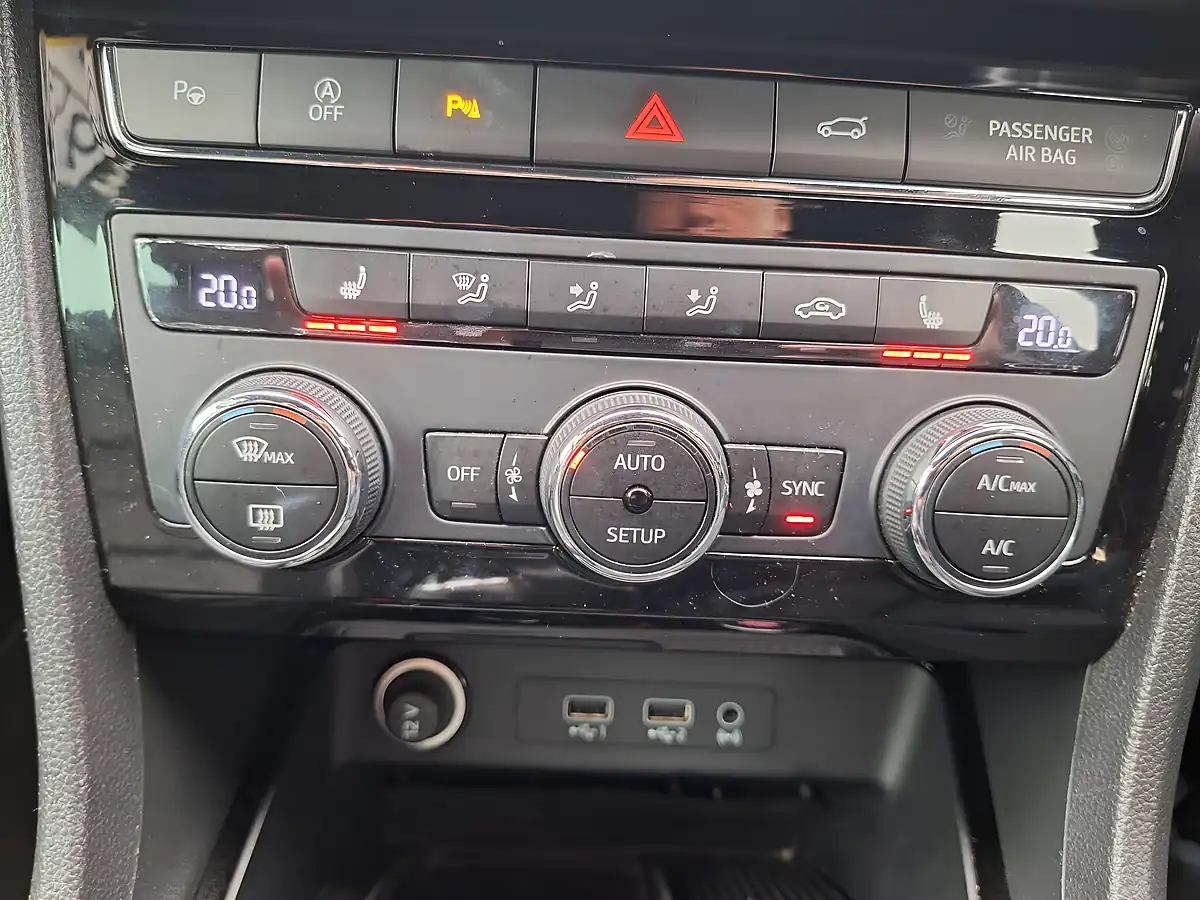 Used 2017 SEAT Ateca Xcellence Blue - Interior and Exterior details 17