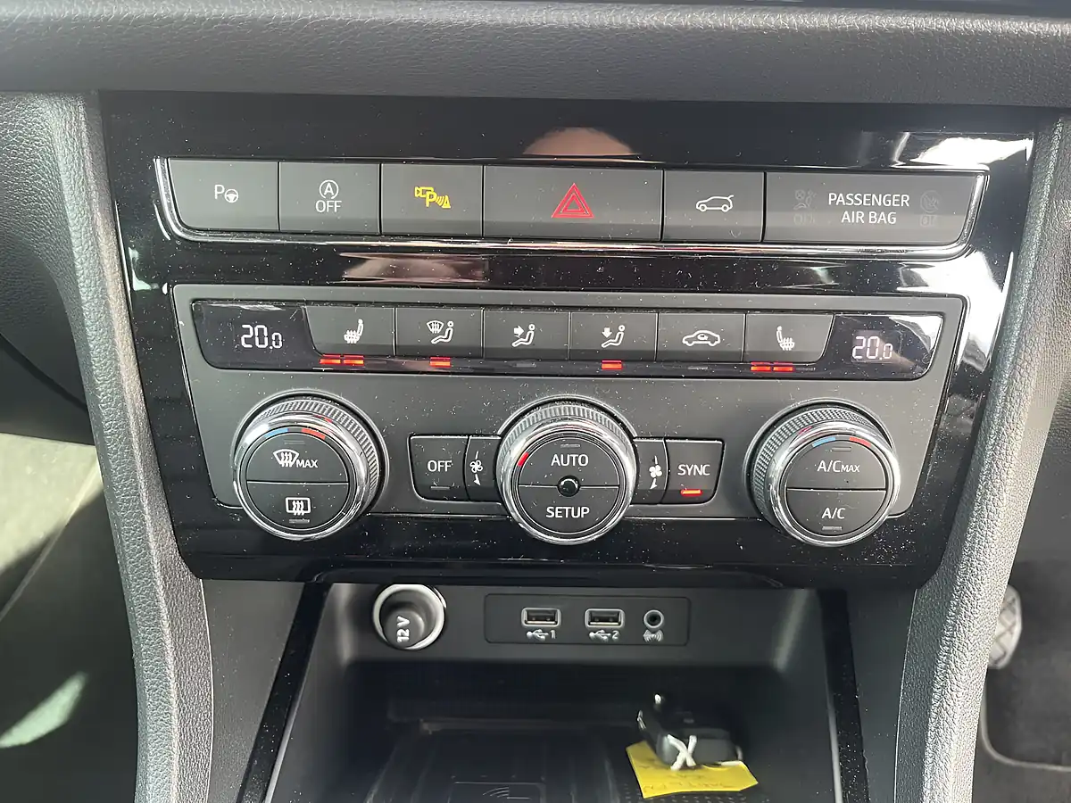 Used 2017 SEAT Ateca Xcellence White - Interior and Exterior details 10