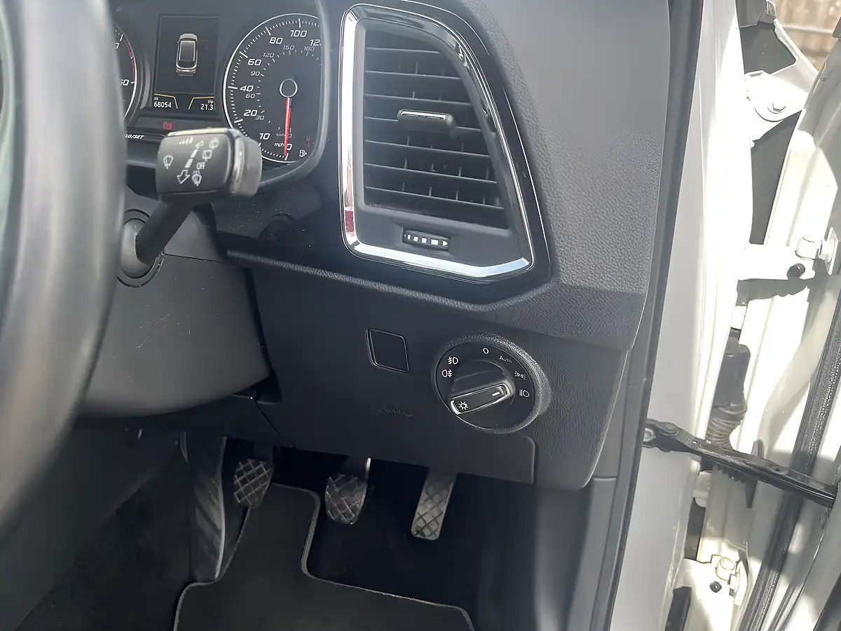 Used 2017 SEAT Ateca Xcellence White - Interior and Exterior details 19