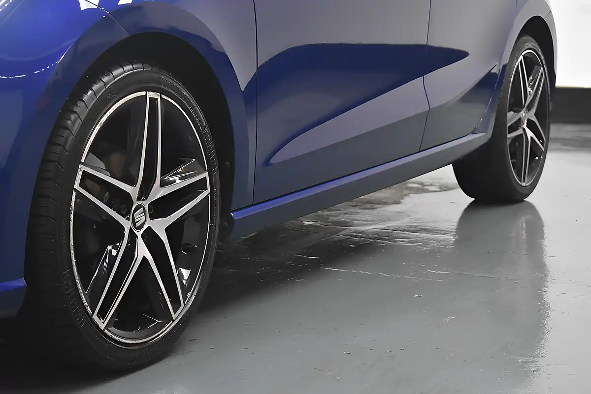 Used 2017 SEAT Ibiza Fr Blue - Interior and Exterior details 7