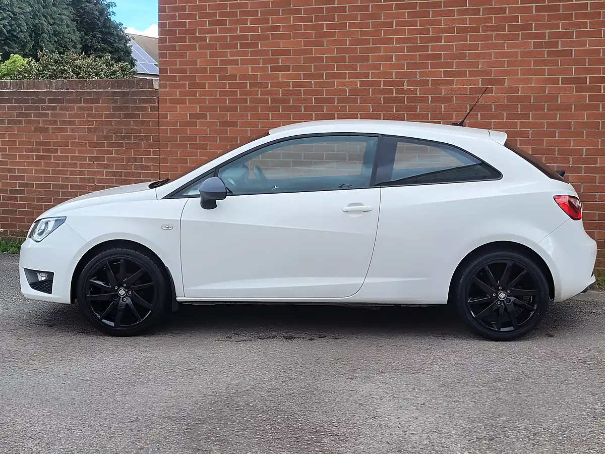 Used 2017 SEAT Ibiza Fr Sport White - Interior and Exterior details 3