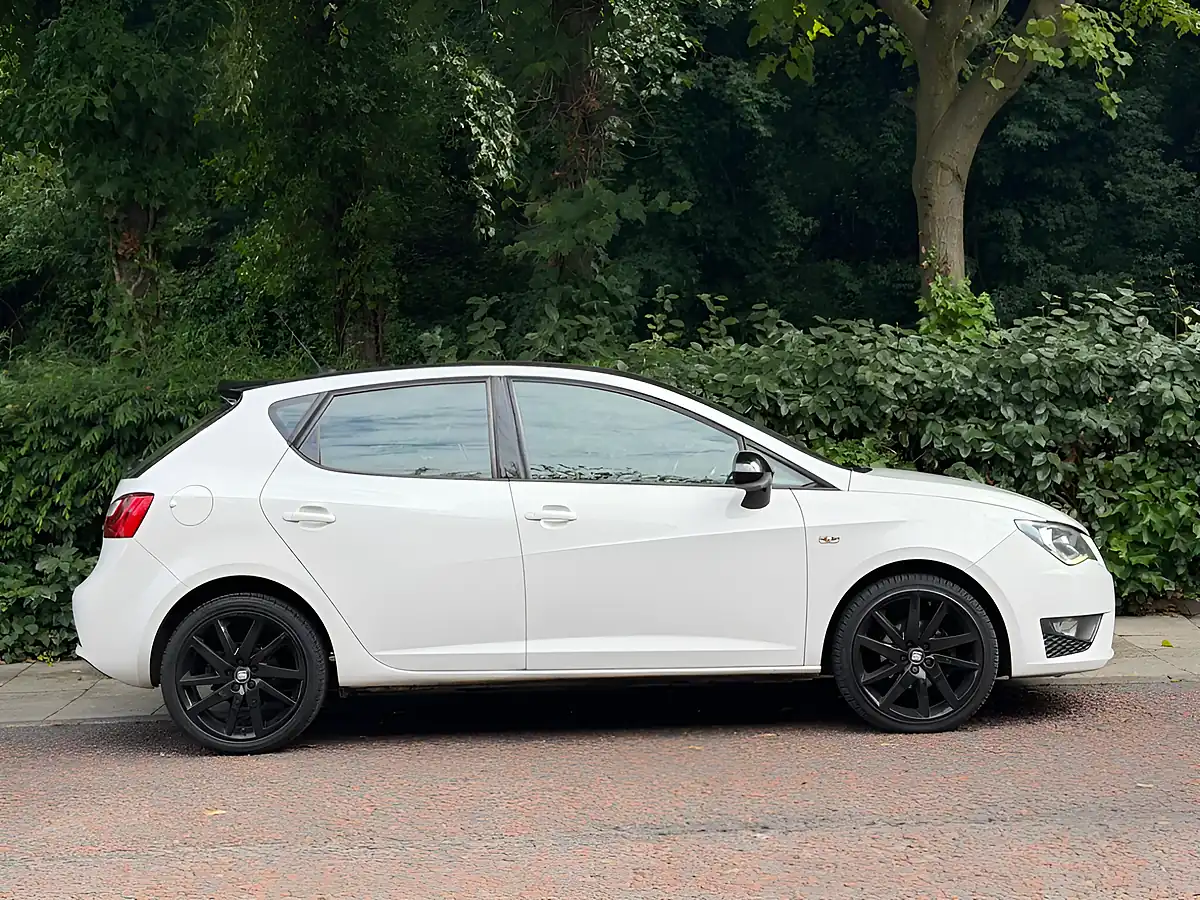 Used 2017 SEAT Ibiza Fr White - Interior and Exterior details 4
