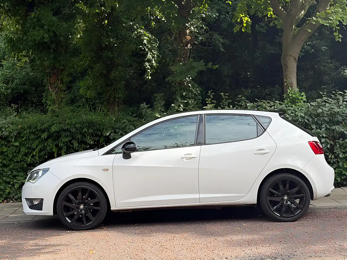 Used 2017 SEAT Ibiza Fr White - Interior and Exterior details 9