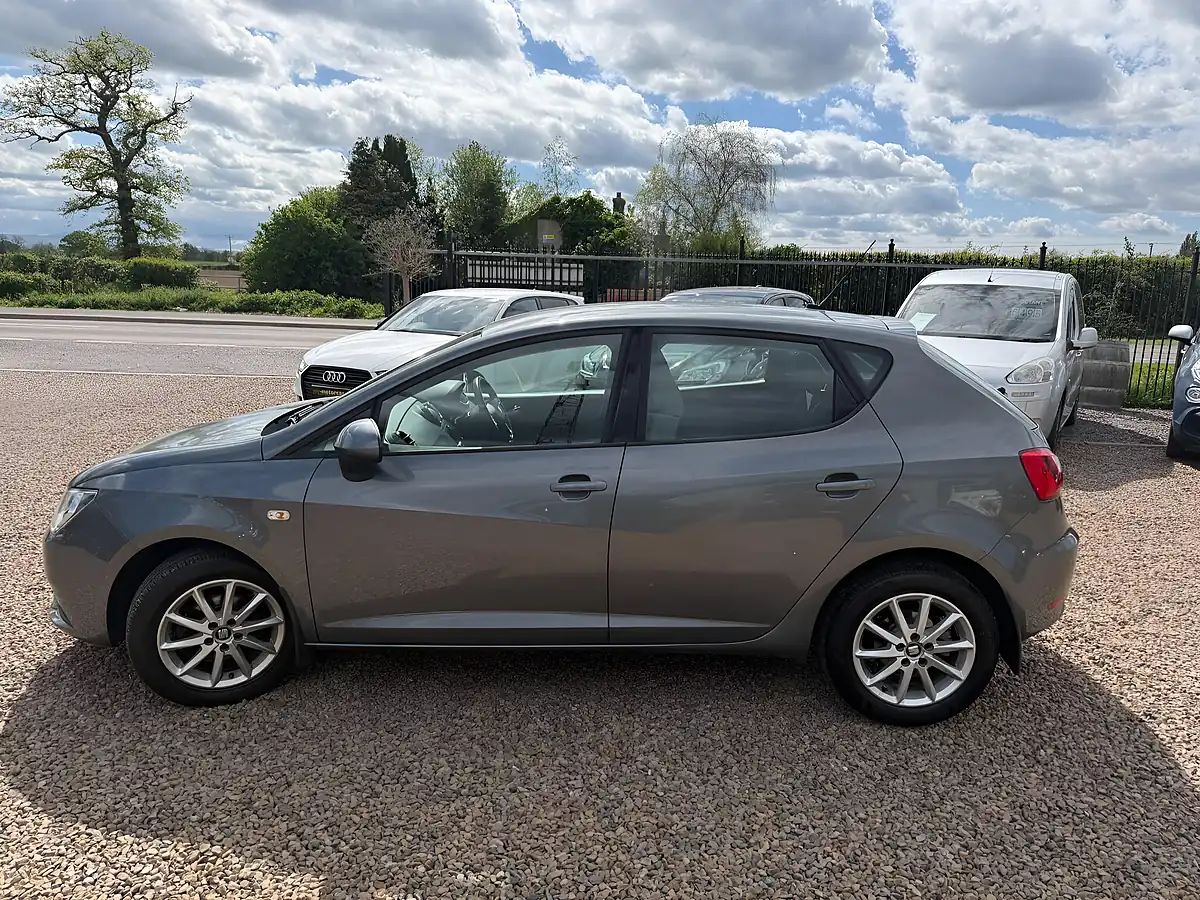 Used 2017 SEAT Ibiza Se Grey - Interior and Exterior details 6
