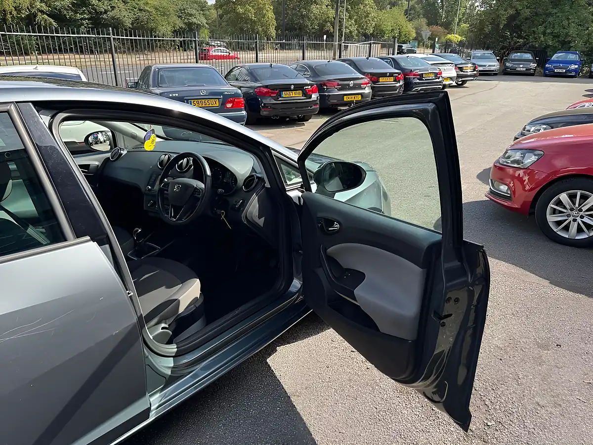 Used 2017 SEAT Ibiza Se Grey - Interior and Exterior details 8