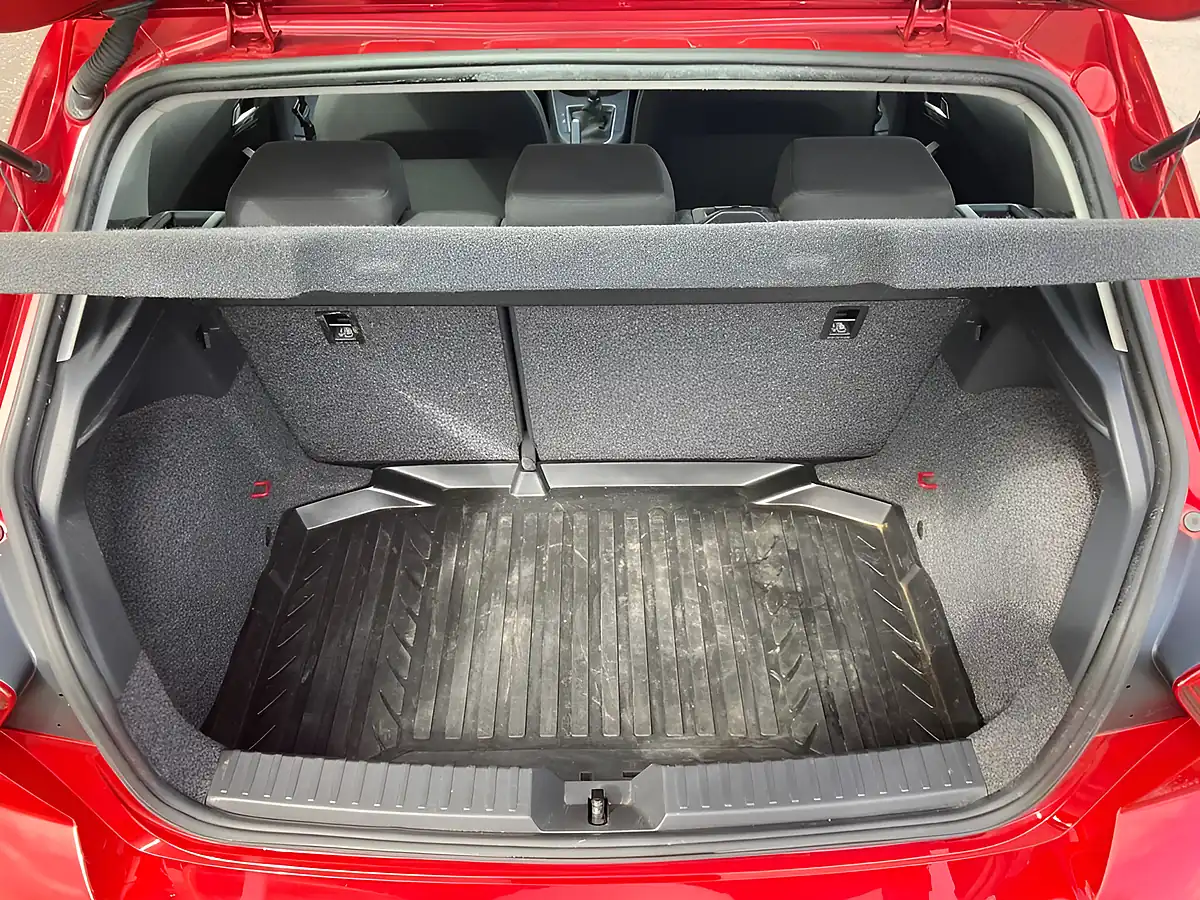 Used 2017 SEAT Ibiza Se Red - Interior and Exterior details 10