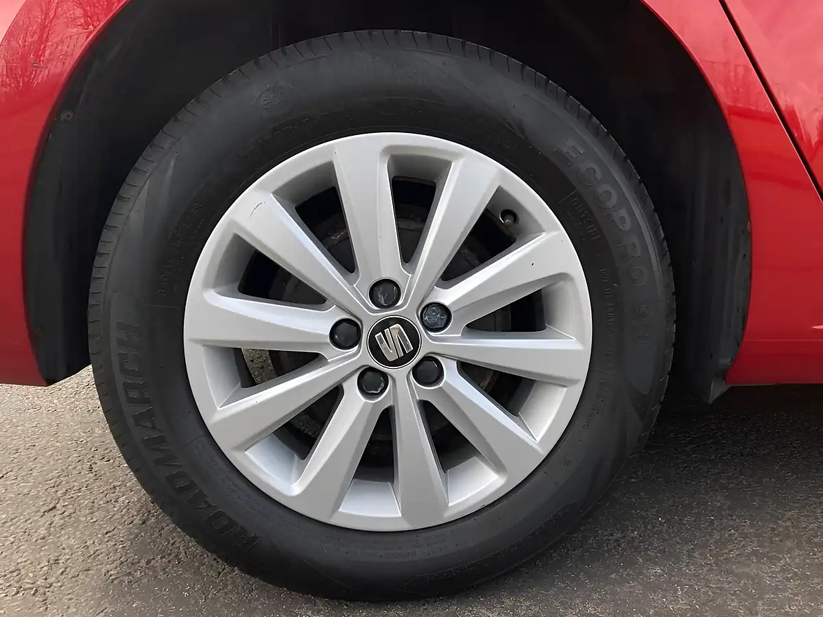 Used 2017 SEAT Ibiza Se Red - Interior and Exterior details 11