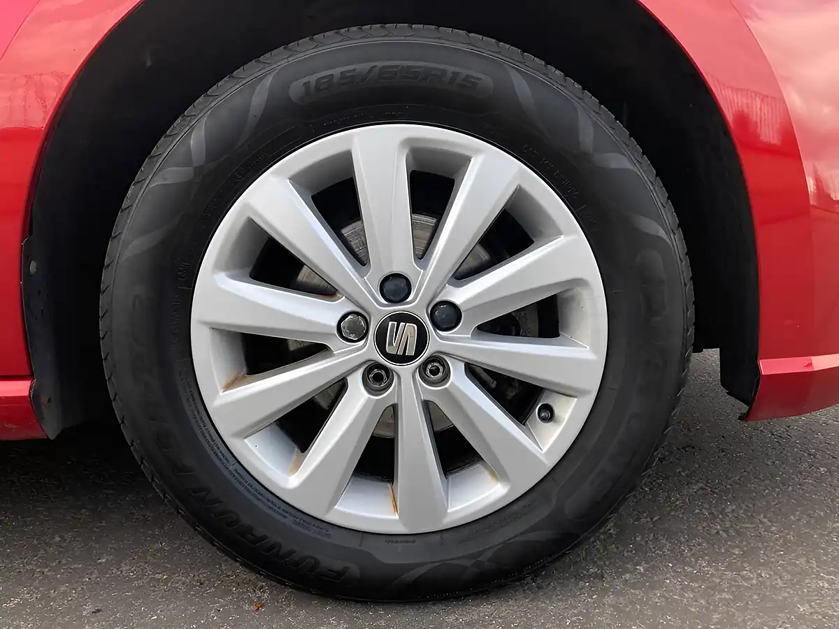 Used 2017 SEAT Ibiza Se Red - Interior and Exterior details 9