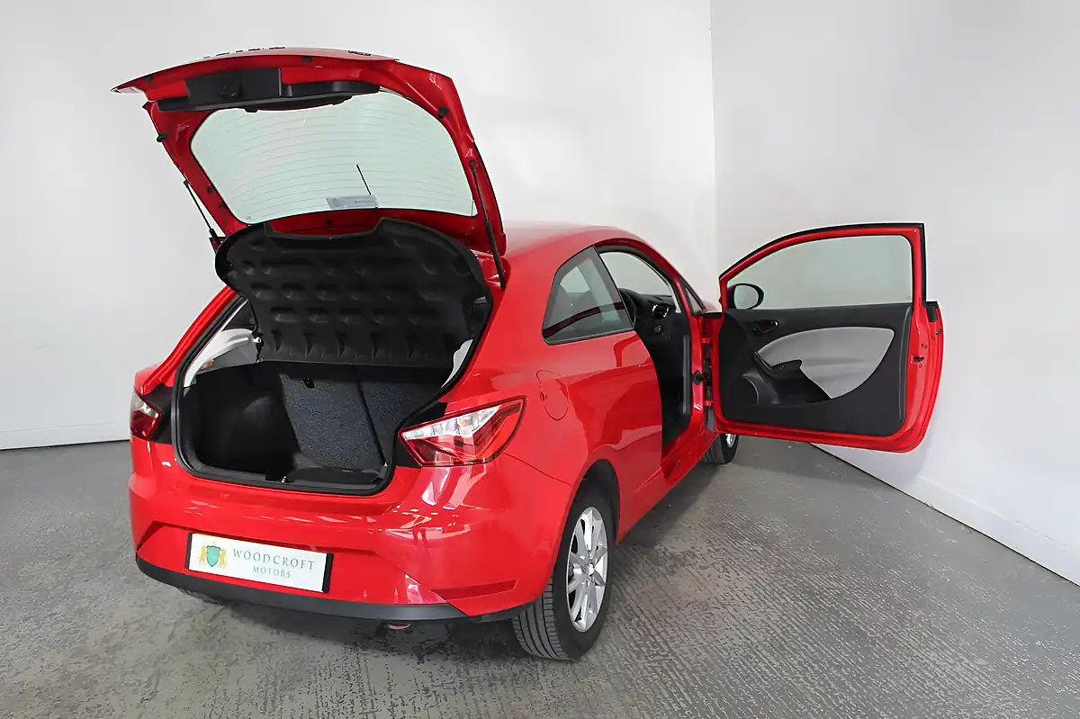 Used 2017 SEAT Ibiza Se Sport Red - Interior and Exterior details 10