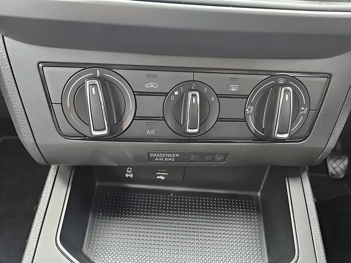 Used 2017 SEAT Ibiza Se White - Interior and Exterior details 12