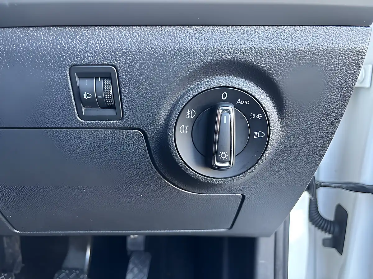 Used 2017 SEAT Ibiza Se White - Interior and Exterior details 16
