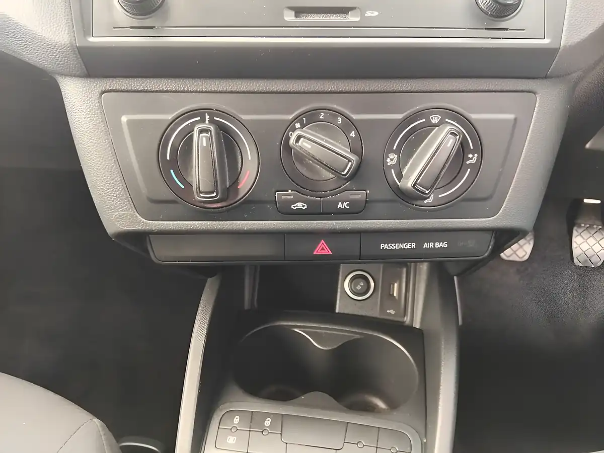Used 2017 SEAT Ibiza Sol Blue - Interior and Exterior details 17