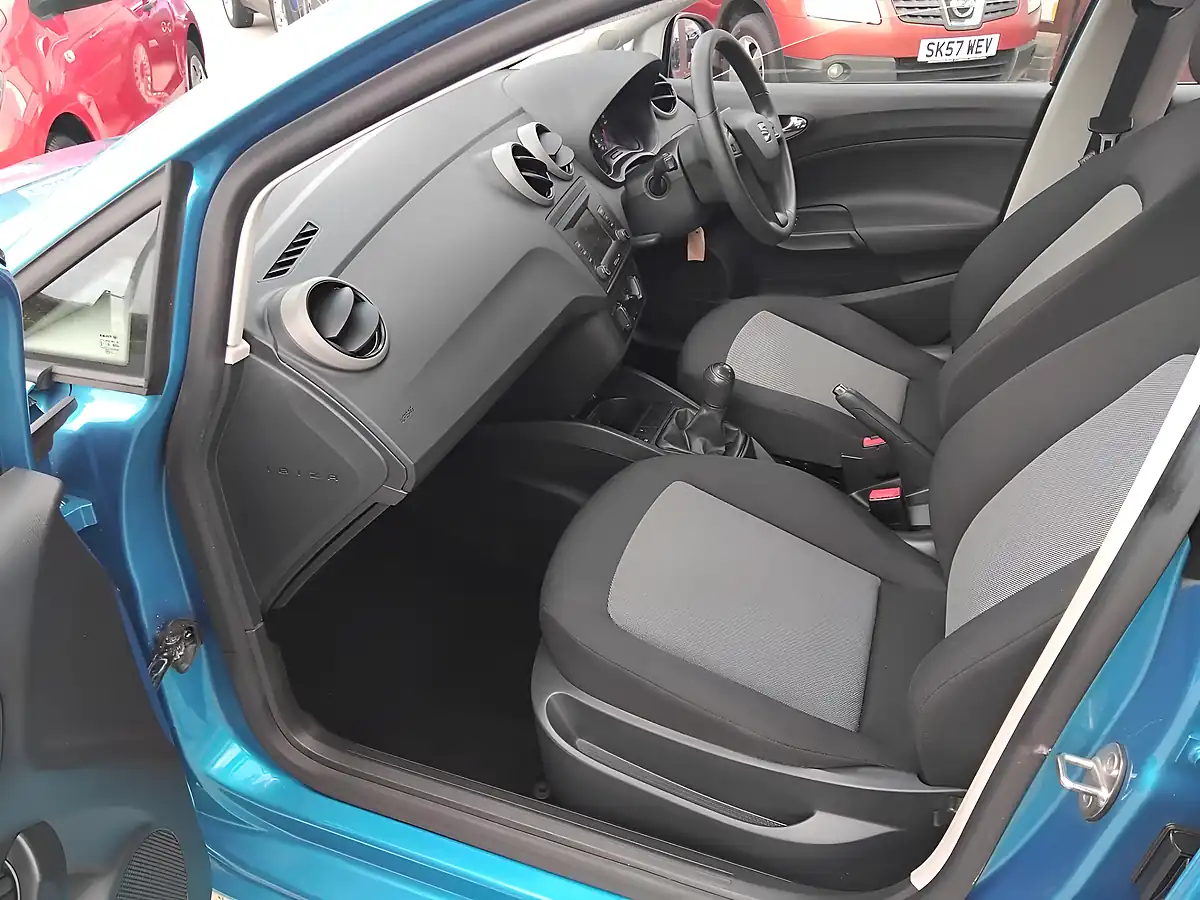 Used 2017 SEAT Ibiza Sol Blue - Interior and Exterior details 18