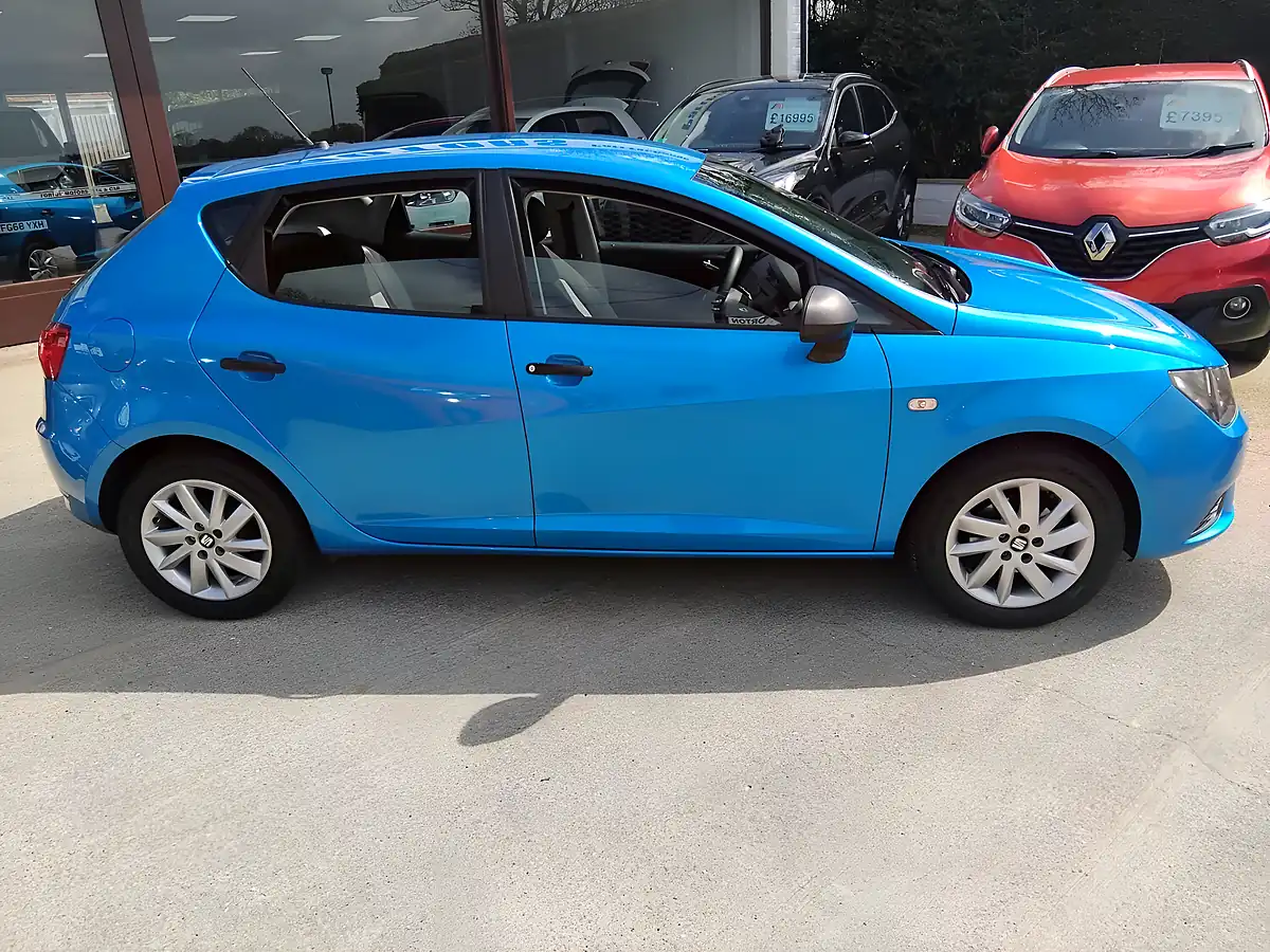 Used 2017 SEAT Ibiza Sol Blue - Interior and Exterior details 7