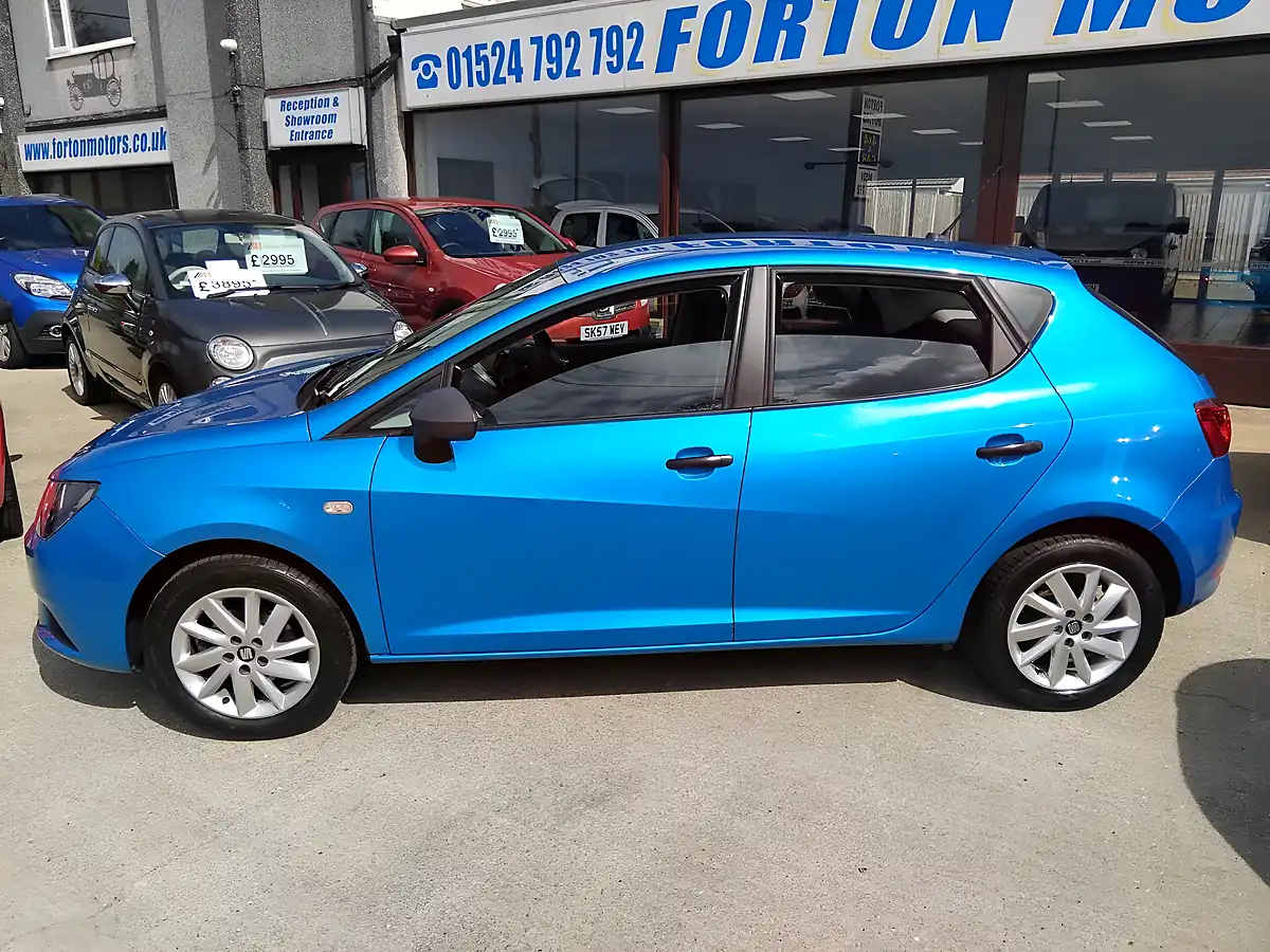 Used 2017 SEAT Ibiza Sol Blue - Interior and Exterior details 9