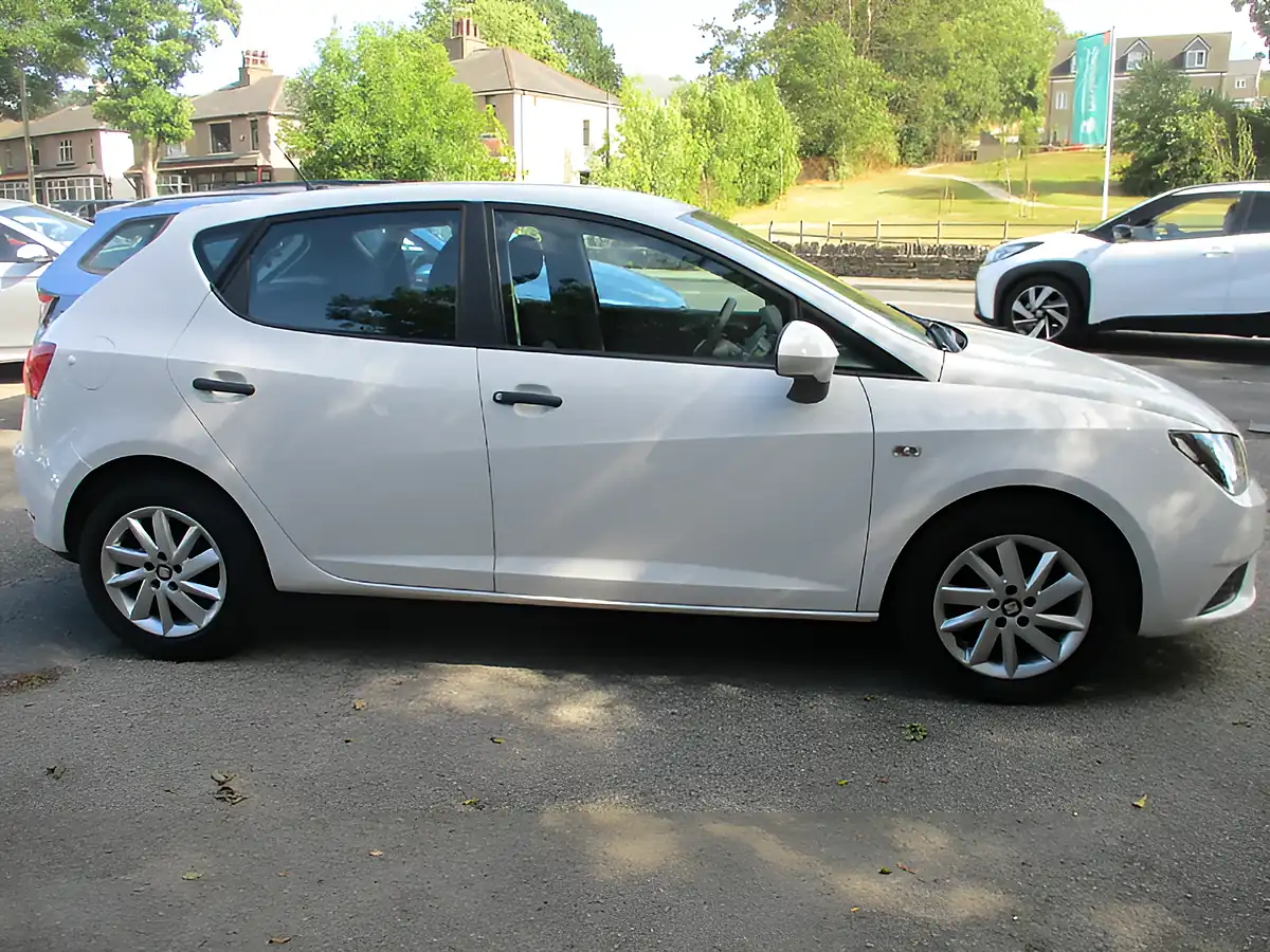 Used 2017 SEAT Ibiza Sol White - Interior and Exterior details 4