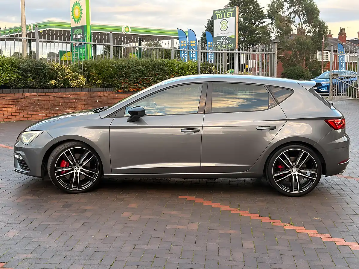 Used 2017 SEAT Leon Cupra 300 Grey - Interior and Exterior details 10