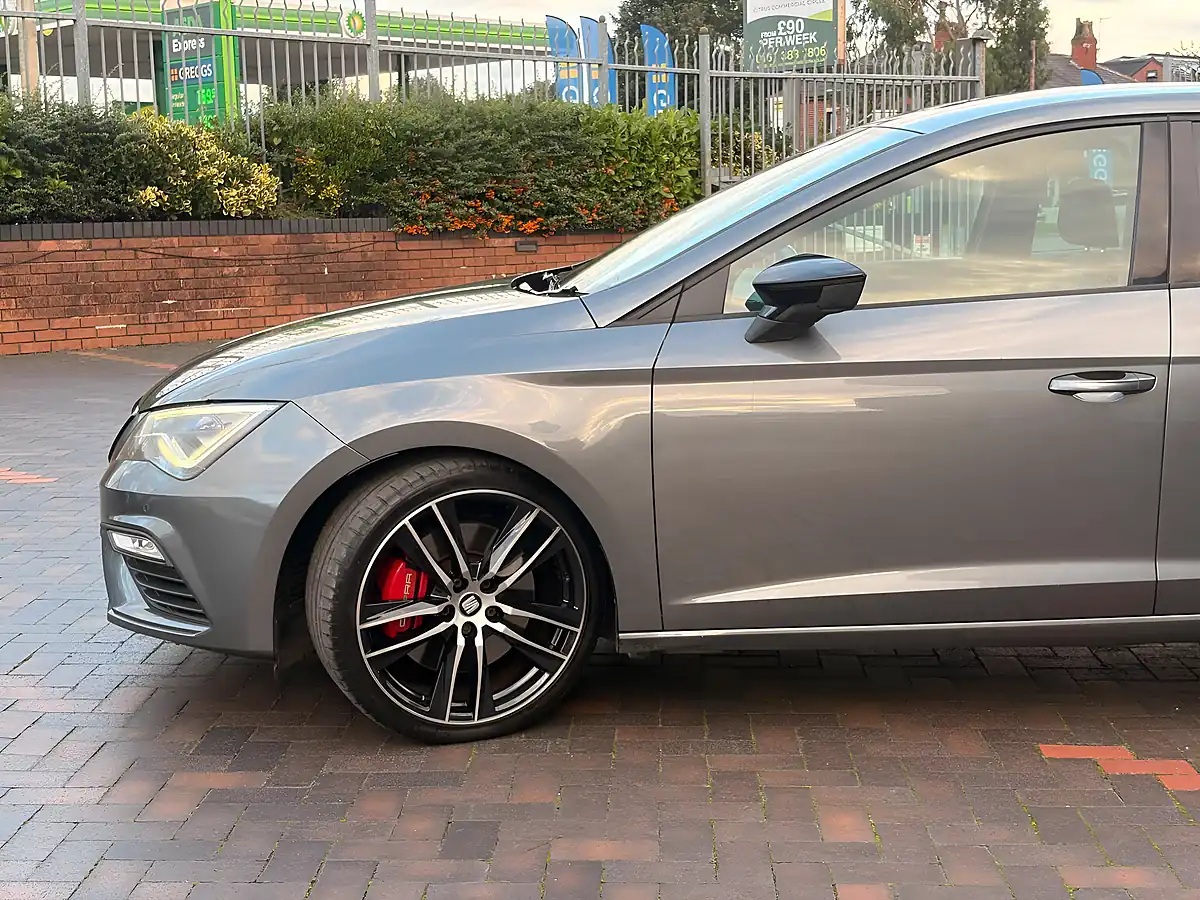 Used 2017 SEAT Leon Cupra 300 Grey - Interior and Exterior details 12