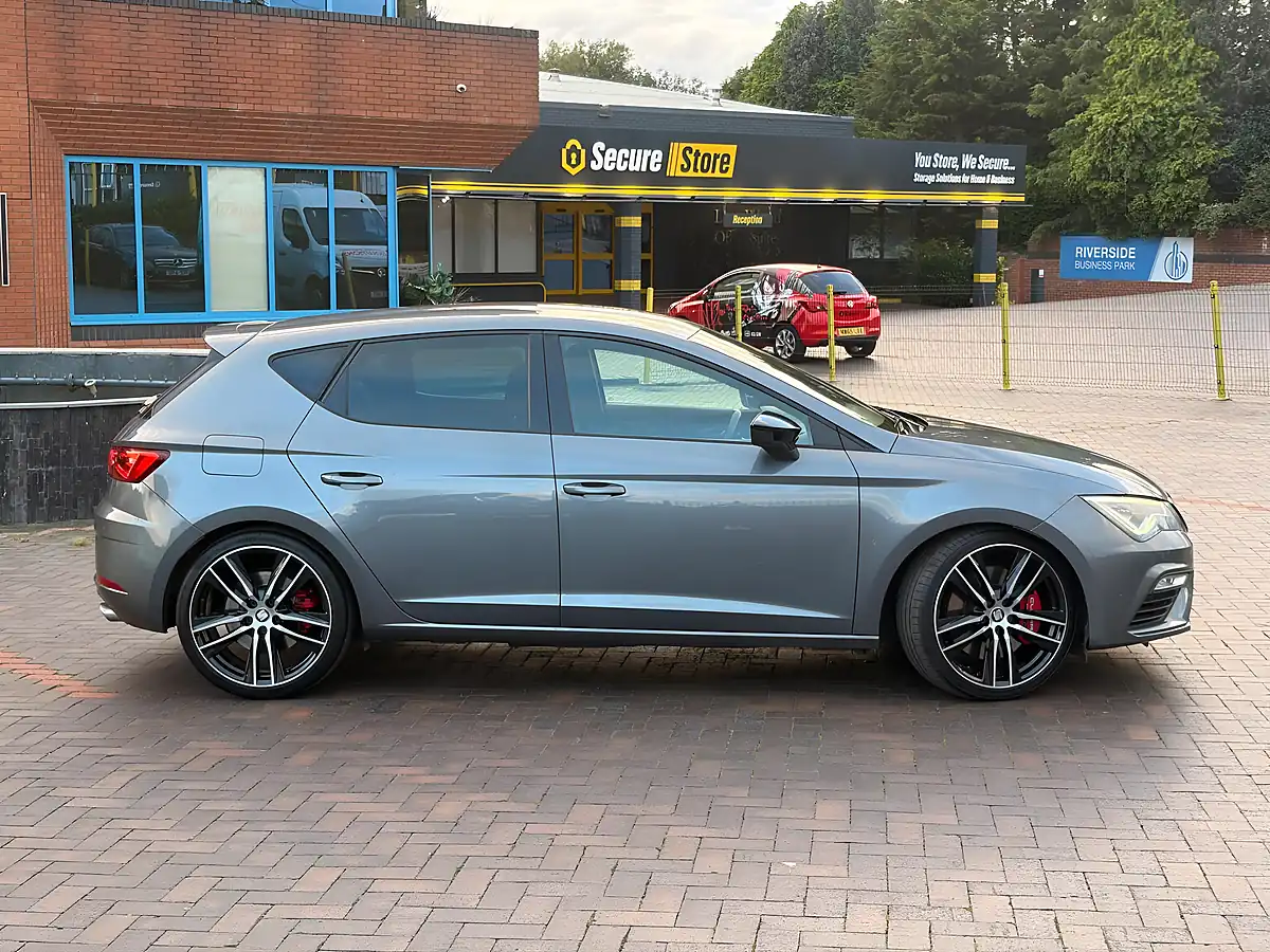 Used 2017 SEAT Leon Cupra 300 Grey - Interior and Exterior details 3