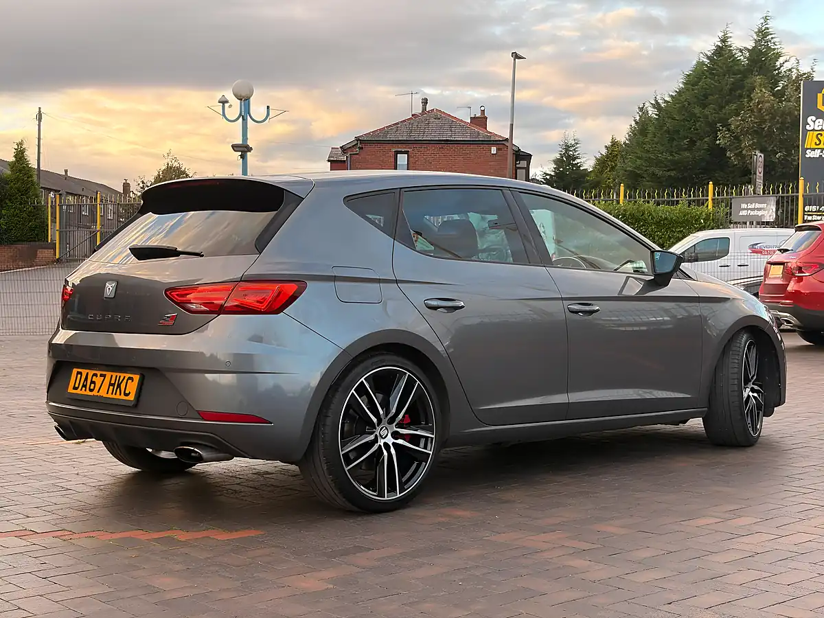 Used 2017 SEAT Leon Cupra 300 Grey - Interior and Exterior details 4