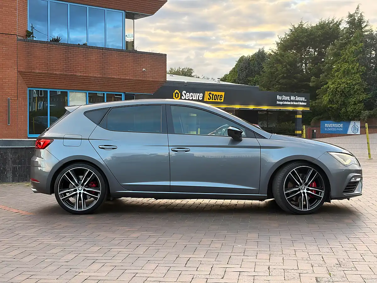 Used 2017 SEAT Leon Cupra 300 Grey - Interior and Exterior details 6