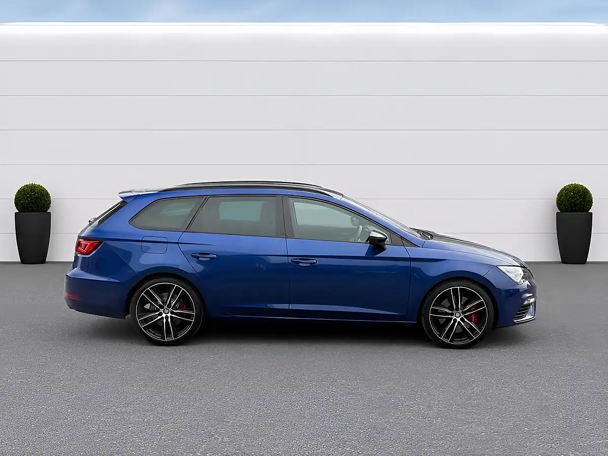 Used 2017 SEAT Leon Cupra Blue - Interior and Exterior details 8