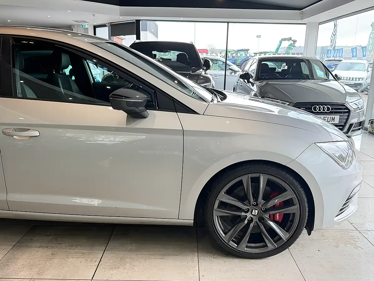 Used 2017 SEAT Leon Cupra Silver - Interior and Exterior details 11