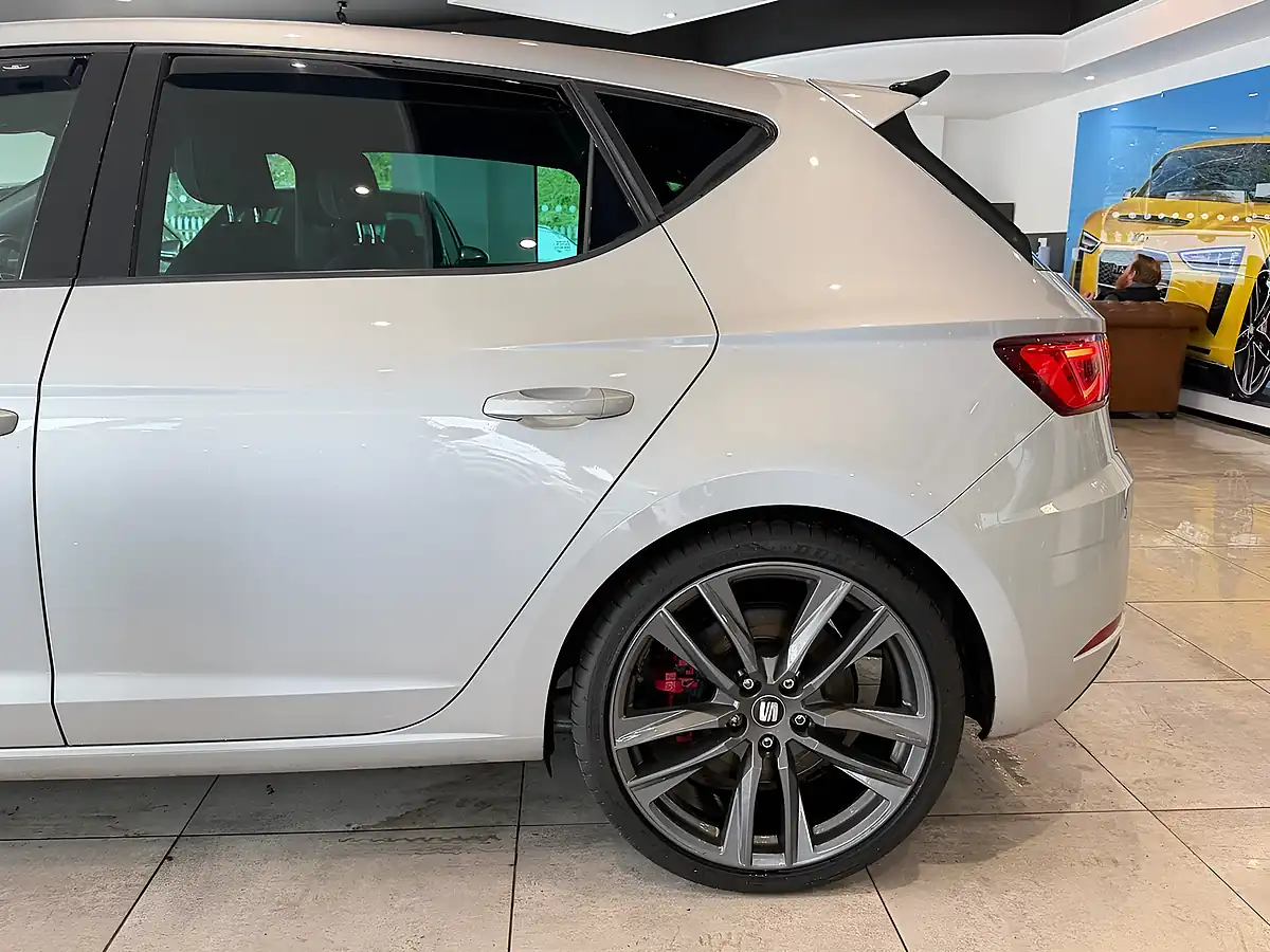 Used 2017 SEAT Leon Cupra Silver - Interior and Exterior details 5