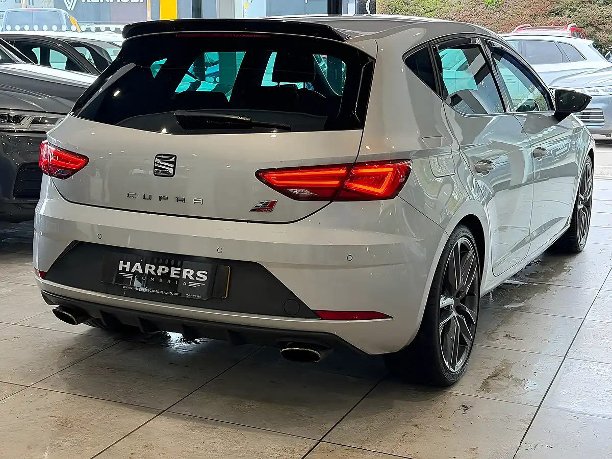 Used 2017 SEAT Leon Cupra Silver - Interior and Exterior details 7