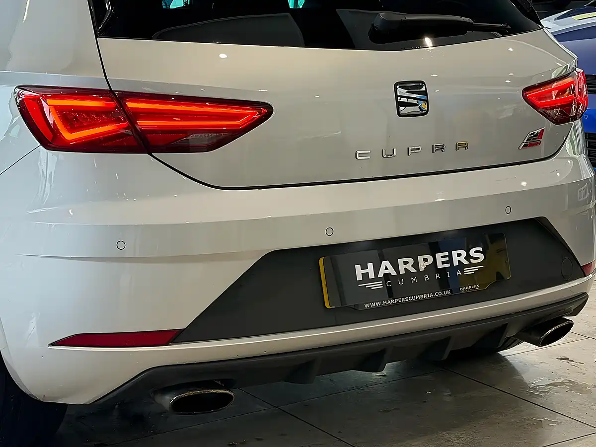 Used 2017 SEAT Leon Cupra Silver - Interior and Exterior details 8