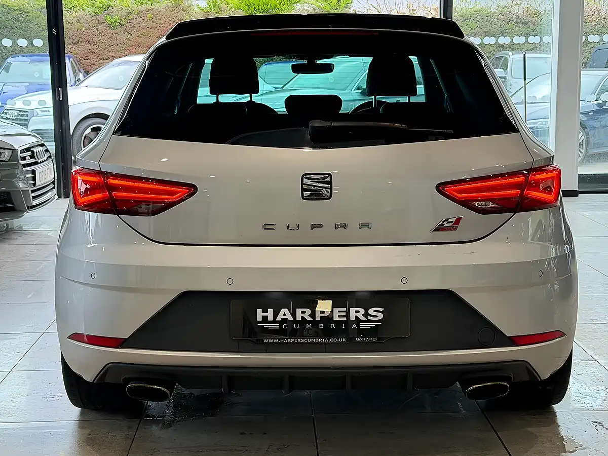 Used 2017 SEAT Leon Cupra Silver - Interior and Exterior details 9